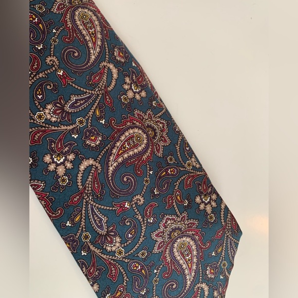 IZOD Paisley Print Silk Tie. Excellent Used Condition! - Picture 4 of 4